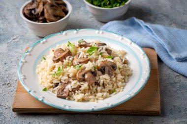 Mantarlı pirinç pilavı, Türkçe adı; Mantarlı pirinc pilavi.