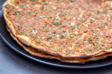 Türk yemekleri; Türk pizzası - Lahmacun