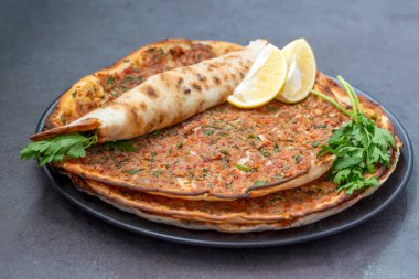 Türk yemekleri; Türk pizzası - Lahmacun