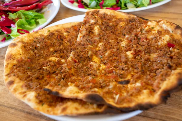 Турецкая Еда Турецкая Пицца Lahmacun — стоковое фото