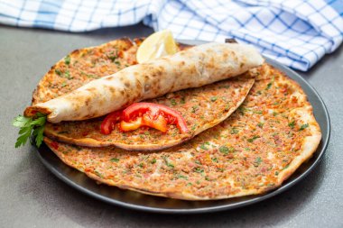 Türk yemekleri; Türk pizzası - Lahmacun