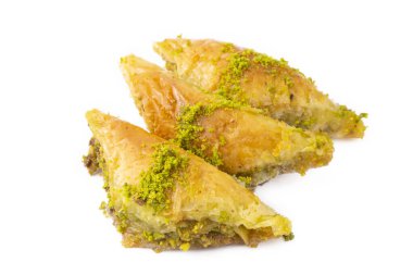 Türk Tatlısı Sobiyet Baklava. Beyaz arkaplanda Türk fıstıklı baklava