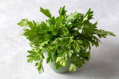 Yeşil taze maydanoz dalı