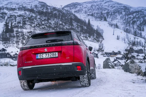 Rauland Noruega Janeiro 2022 Carro Todo Elétrico Vermelho Peugeot 2008 — Fotografia de Stock