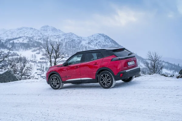 Rauland Noruega Janeiro 2022 Carro Todo Elétrico Vermelho Peugeot 2008 — Fotografia de Stock