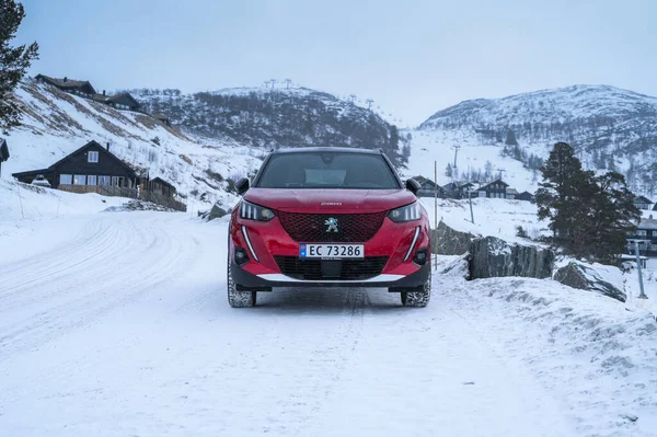 Rauland Norvégia 2022 Január Red All Electric Car Peugeot 2008 — Stock Fotó