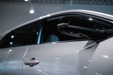 Tonsberg, Norveç - 19 Şubat 2022: gümüş renkli Toyota bZ4X yeni bir SUV elektrikli otomobil.