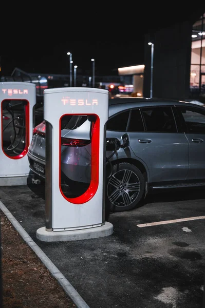 Sandefjord Norway Februar 2022 Silver Mercedes Eqc Parked Tesla Supercharger — Stockfoto