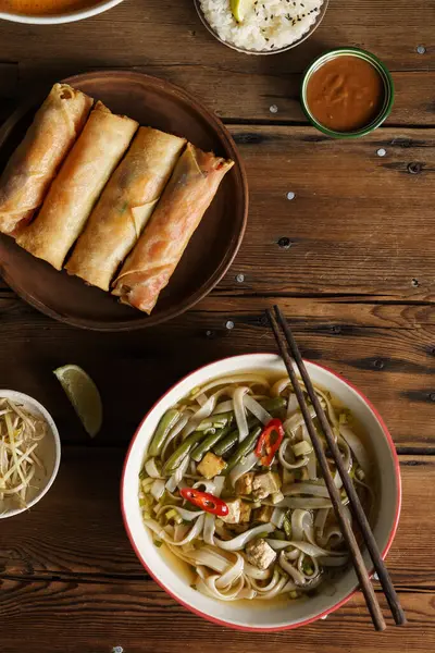 Vegan Noodle Soep Met Tofu Bonen Spruiten Aziatische Stijl Eten Stockfoto
