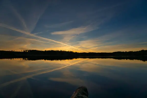 Belo Pôr Sol Refletido Lago — Fotografia de Stock