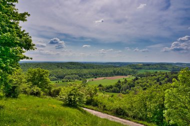 Kraichgau manzarası, Almanya 'nın Toscana' sı, Mayıs ayında Eichelberg, Oestringen 'e bakıyor.