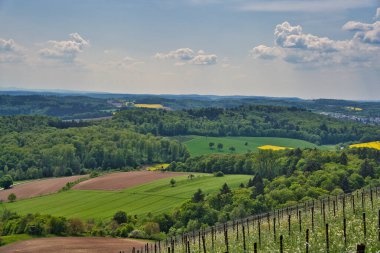 Kraichgau manzarası, Almanya 'nın Toscana' sı, Mayıs ayında Eichelberg, Oestringen 'e bakıyor.