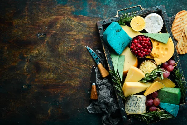 Big Set Cheeses Snacks Wooden Box Black Stone Background Free — Stock Photo, Image