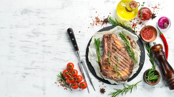 Steak Bœuf Côtelé Grillé Herbes Épices Steak Cuit Juteux Vue — Photo