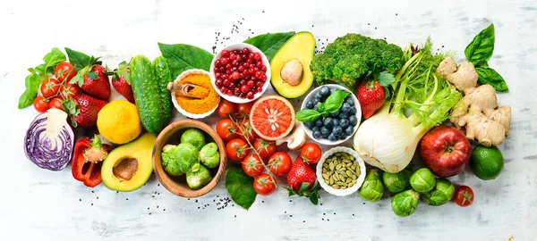Alimente Organice Sănătoase Legume Proaspete Fructe Fundal Alb Din Lemn — Fotografie, imagine de stoc