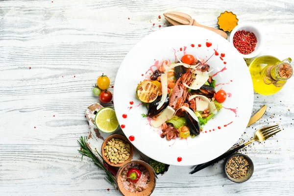 Frutti Mare Salada Com Frutos Mar Camarão Lula Mexilhões Polvo — Fotografia de Stock