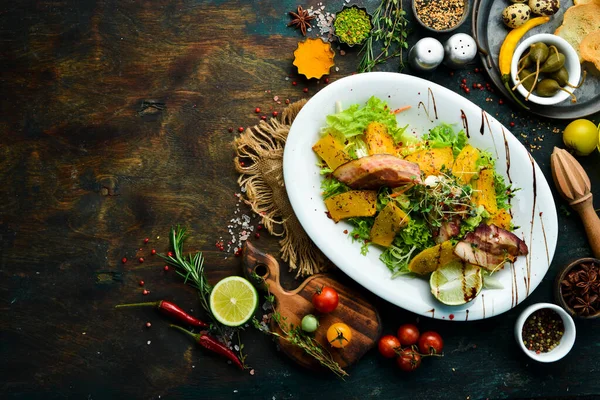 Pastırmalı Balkabaklı Sebze Salatası Sağlıklı Yiyecekler Üst Manzara Kırsal Biçim — Stok fotoğraf