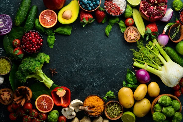 Concepto Alimentación Saludable Verduras Frutas Sobre Fondo Piedra Negra Vista —  Fotos de Stock