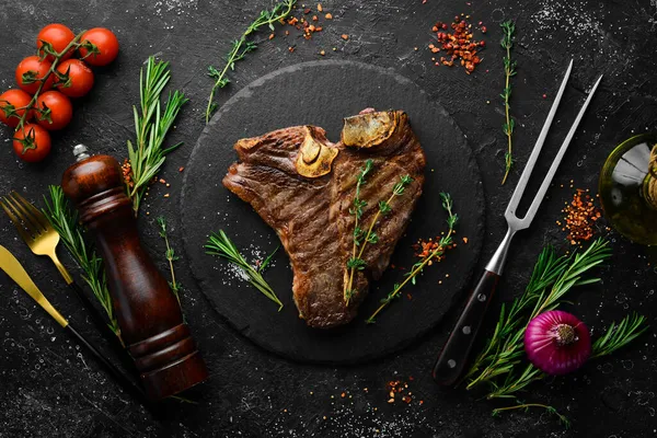 Aged Beef Bone Steak Saftig Gegartes Steak Mit Rosmarin Und — Stockfoto
