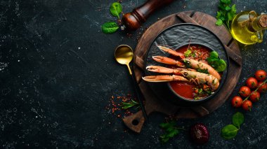 Deniz mahsullü domates çorbası. Istakoz ve sebzeli gazpacho çorbası. Üst Manzara. Metin için boş alan.