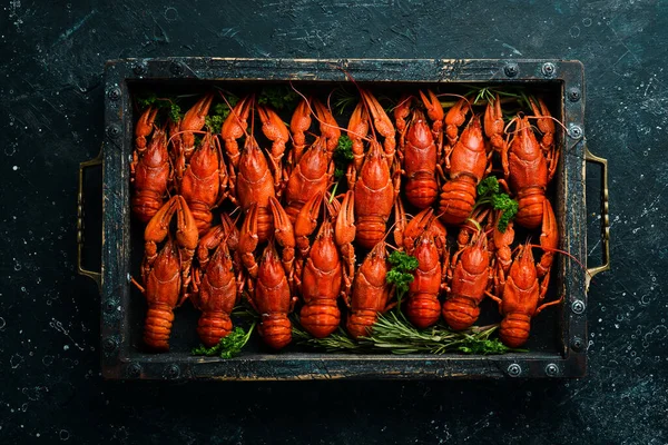 Gran Juego Cangrejos Río Rojos Una Caja Madera Mariscos Vista — Foto de Stock