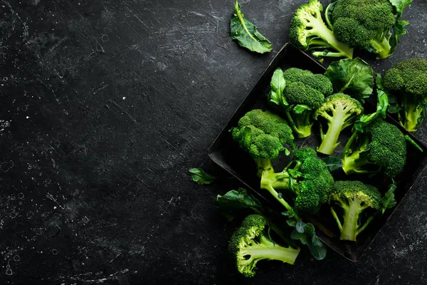 Warzywa Świeże Zielone Brokuły Stole Brokuły Warzywo Jest Pełne Witamin — Zdjęcie stockowe
