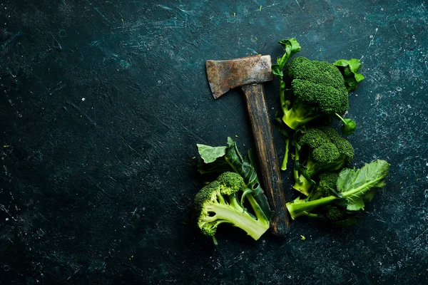 Broccoli Broccoli Verdi Freschi Tavolo Pietra Nera Vista Dall Alto — Foto Stock