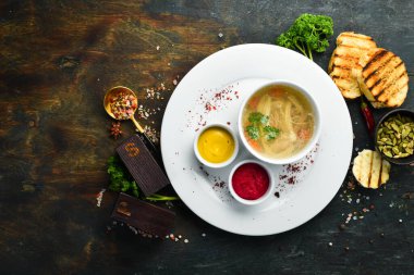 Hardal ve pancar soslu et jölesi. Soğuk atıştırmalıklar. Üst görünüm