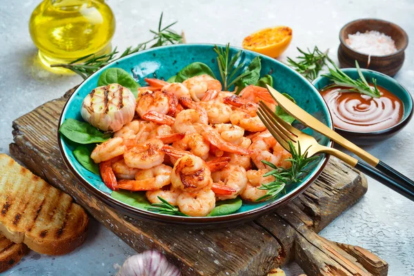 Gamberetti Alla Griglia Con Spezie Peperoncino Caldo Piatto Vista Laterale — Foto Stock