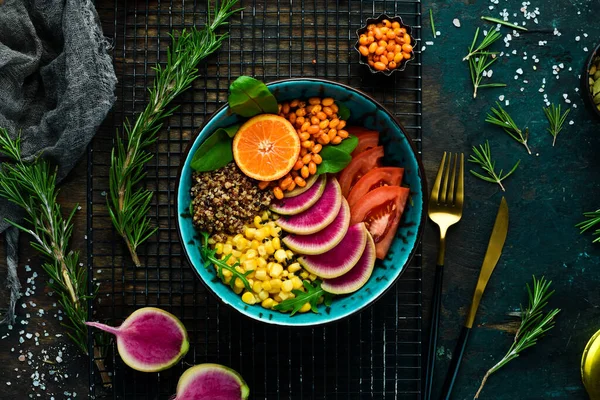 昆诺瓦 西红柿和西瓜萝卜 健康的素食 超级食物 在石头背景上俯瞰 — 图库照片