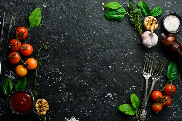 Pietra Nera Sfondo Cottura Verdure Fresche Spezie Tavolo Pietra Vista — Foto Stock