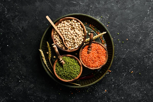 Conjunto Cereais Orgânicos Taças Grão Bico Feijão Mungo Lentilhas Comida — Fotografia de Stock