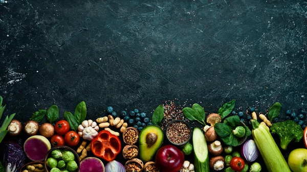 Egészséges Étel Felirat Gyümölcsök Zöldségek Diófélék Gombák Bogyók Fekete Alapon — Stock Fotó