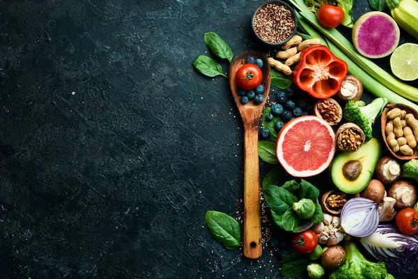Duży Zestaw Organicznego Jedzenia Czarnej Tablicy Świeże Surowe Owoce Warzywa — Zdjęcie stockowe