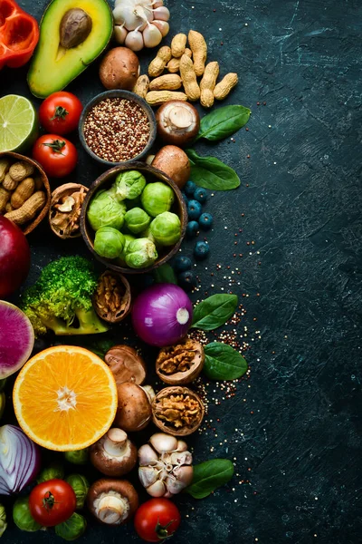 Comida Orgânica Fundo Pedra Preta Legumes Frutas Vista Superior Espaço — Fotografia de Stock