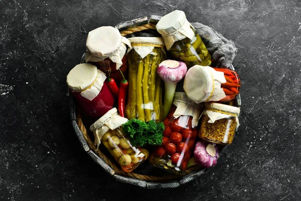 Caja Madera Con Suministros Alimentos Verduras Marinadas Existencias Alimentos Caso —  Fotos de Stock