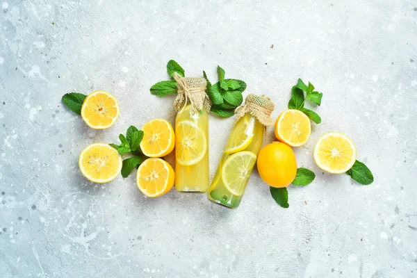 Limonata Fatta Casa Con Menta Miele Bottiglia Vetro Vitamin Healthy — Foto Stock