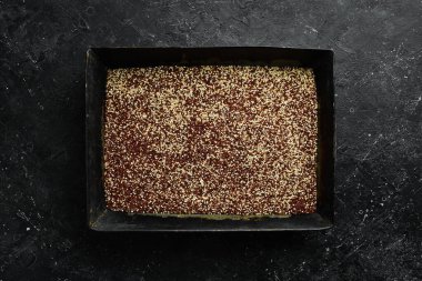 Kırmızı, siyah ve beyaz kinoa taneleri. Sağlıklı yemek geçmişi. Beyaz, kırmızı ve siyah kinoa tohumları - Chenopodium kinoası