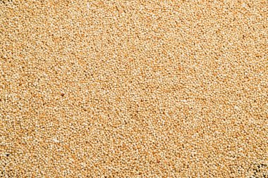 Beyaz kinoa makro fotoğraf. Sağlıklı organik yiyecekler. Taş zeminde. Üst görünüm.