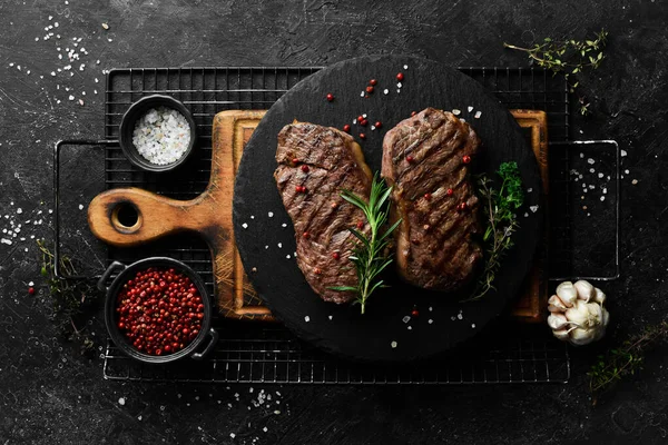 Grilled Ribeye Beef Steak Herbs Spices Dark Table Top View — Stock Photo, Image