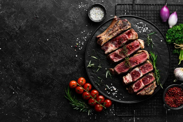 Borjú Steak Egy Csonton Szaftos Szelet Steak Szabad Hely Sms — Stock Fotó