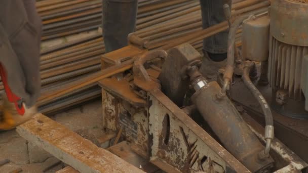 Rebar Cutting Industrial Manual Robot — Stockvideo