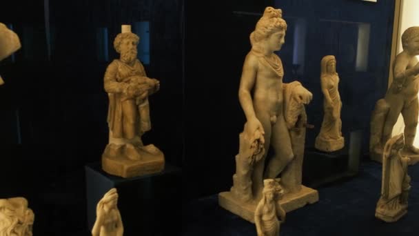 Kaputte antike Skulpturen — Stockvideo