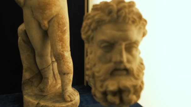 Testa di scultura antica rotta — Video Stock