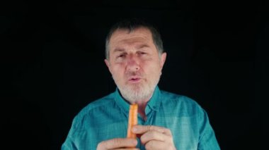 Taze havuç yiyorum.