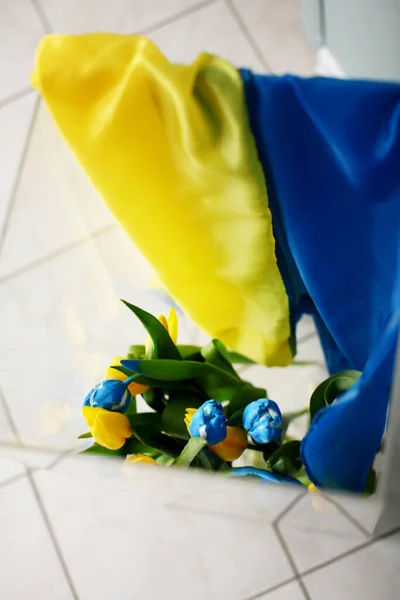 Жовті Блакитні Тюльпани Український Прапор Війна Україні — стокове фото