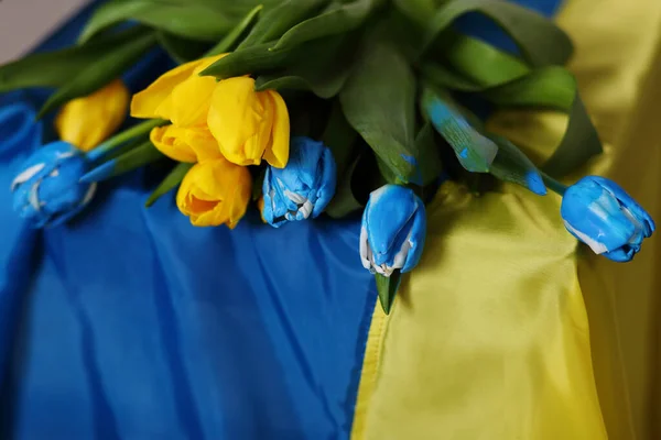 Tulipes Jaunes Bleues Drapeau Ukrainien Guerre Ukraine Images De Stock Libres De Droits