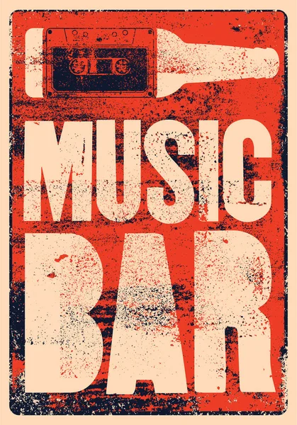 ビールボトルとオーディオカセット付きのミュージックバータイポグラフィグランジスタイルのポスターデザイン レトロベクトルイラスト — ストックベクタ