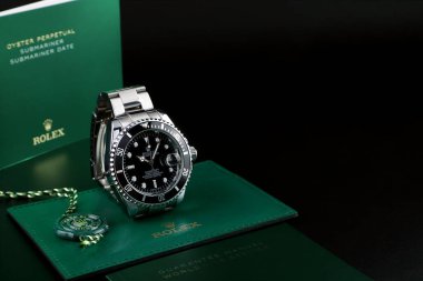 Rolex klasik kol saati seramik model siyah istiridye daimi denizaltı tarihi siyah rafta Rolex yeşil kutu kaplama logosu, bozuk para el kitabı