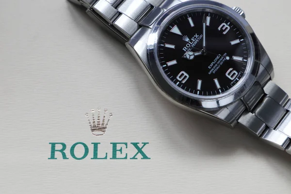 Модель Наручного Годинника Rolex Oyster Вічний Дослідник Відображаю Фоні Слонової — стокове фото